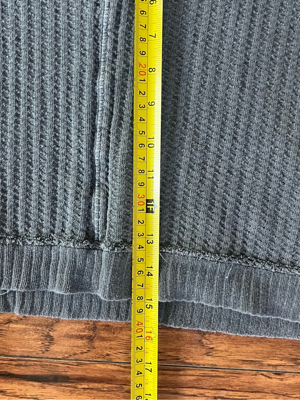 Free People We The Free Waffle Knit Cropped Thermal Top Gray Exposed Seam Small - Picture 8 of 10